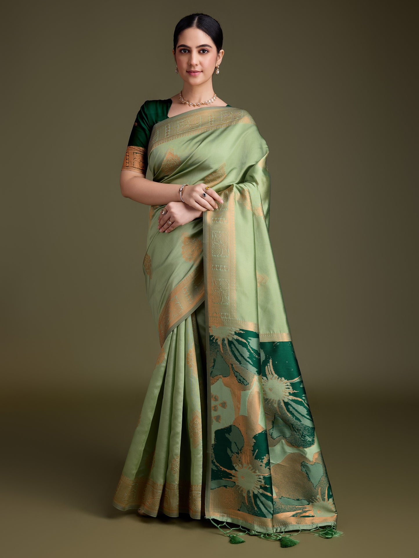 Elegant Green Soft Banarasi Silk Saree with Fancy Digital Woven Pallu