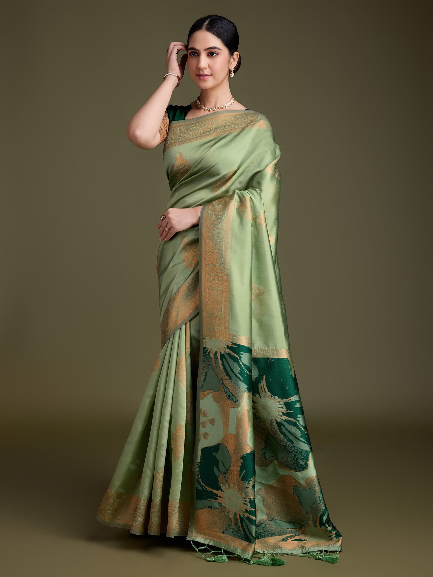 Elegant Green Soft Banarasi Silk Saree with Fancy Digital Woven Pallu