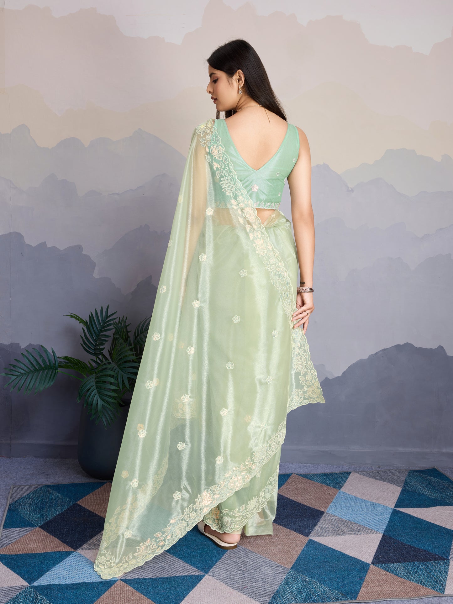 Elegant Pastel Green Gold-Infused Trending Twill Saree